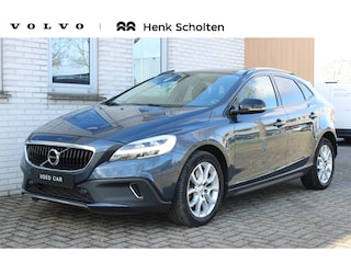 Volvo V40 1.5 T3 Polar+ Luxury 100% Dealeronderhouden | Panoramisch dak | Lederen bekleding | Verwarmbare voorstoelen | Harman Kardon Audio | 17-Inch Lichtmetalen velgen | Parkeersensoren voor + achter | Parkeercamera achter