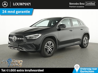 Mercedes-Benz GLA 250 e Plug-In Hybride Trekhaak | Panorama Schuif-Kanteldak | Memory Voorstoelen | Ledkoplampen | Stoelverwarming | KeylessGo | Sfeerverlichting. Inclusief 24 maanden MB Certified garantie voor Europa.