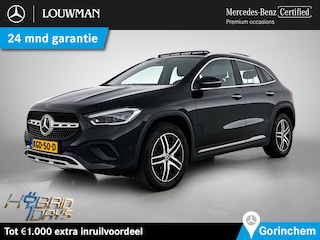 Mercedes-Benz GLA 250 e Plug-In Hybride Trekhaak | Panorama Schuif-Kanteldak | Memory Voorstoelen | Ledkoplampen | Stoelverwarming | KeylessGo | Sfeerverlichting. Inclusief 24 maanden MB Certified garantie voor Europa.