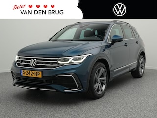 Volkswagen Tiguan R-Line 1.4 TSI eHybrid 245 PK | LED Matrix IQ | Panoramadak | Trekhaak | Achteruitrijcamera | Side Assist |