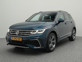 Volkswagen Tiguan R-Line 1.4 TSI eHybrid 245 PK | LED Matrix IQ | Panoramadak | Trekhaak | Achteruitrijcamera | Side Assist |