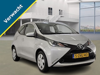 Toyota Aygo VERWACHT! 1.0 VVT-i X-PLAY AUTOMAAT + AIRCO/CAMERA/PDC 67.000 KM!