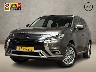 Mitsubishi Outlander 2.4 PHEV Deluxe 225Pk Automaat (APPLE CARPLAY, GROOT NAVI, CAMERA, LEDER/ALCANTARA, STOELVERWARMING, SPORTSTOELEN, GETINT GLAS, CRUISE, NIEUWSTAAT)
