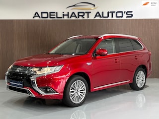 Mitsubishi Outlander 2.4 PHEV Pure 225 PK Automaat / Navigatie full map / Keyless / Cruise control / etc..