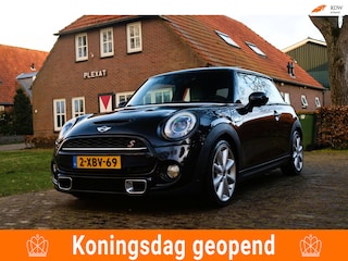 Mini Mini 2.0 Chili Serious Business Aut. | Panorama | Stoelverwarming | Luxe Leder | Camera | Historie | Orig. NL | Full Led