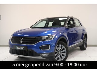 Volkswagen T-Roc 1.5 TSI Style Business | Camera | Climate control | Trekhaak | Navigatie | Virtual cockpit |