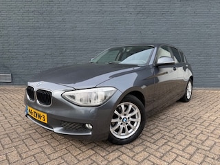 BMW 116i Upgrade Edition AUTOMAAT -LEDER-NAVI-STOELVERWARMING
