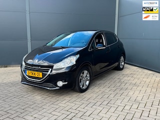 Peugeot 208 1.2 VTi Allure Navi , PDC ,