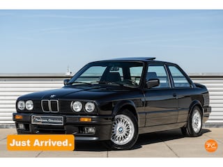 BMW 325i M-Technic II E30 | 33.000KM | Swiss delivered | 2nd Owner | Full documentation