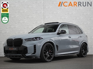 BMW X5 50e M-Sport Pro | M-Performance Stoelen | Achterasbesturing | Carbon | ACC | Panorama | 360 Camera | Soft-Close | Head-Up | M-Gordels | Trekhaak | Harman-Kardon | 22 inch | Individual Leder | Stoelventilatie | Stoelverwarming V+A | Keyless-Entry | Memory | Stuurverwarming | Iconic-Glow | Rij-Assist Pro | Beker Koeling & Verwarming | Zonwering |