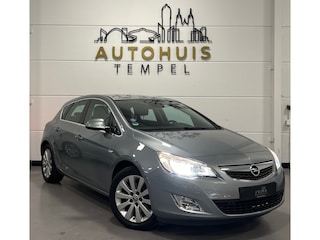Opel Astra 1.6 Turbo Cosmo Nap Airco Trekhaak Cruise Parkeersensoren Carplay Sfeer