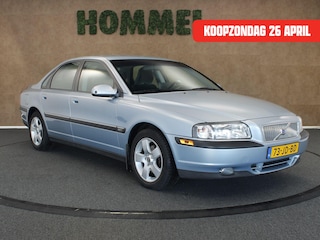 Volvo S80 2.4 - ORIGINEEL NEDERLANDSE AUTO - VASTE TREKHAAK - TREKGEWICHT 1800 KG!!! - 5 CILINDER MOTOR - UNIEKE KILOMETERSTAND - VOLLEDIGE HISTORIE AANWEZIG - AFKOMSTIG VAN 2E EIGENAAR - VERKEERT IN EEN ZEER FRAAIE STAAT -AIRCO - CRUISE CONTROL - 16 INCH LICHT METALEN VELGEN - AUDIO VOLVO - GROOT MULTIMEDIASCHERM - APPLE CARPLAY/ ANDROID AUTO