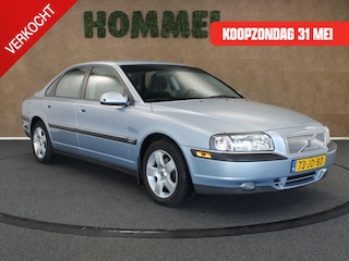Volvo S80 2.4 - ORIGINEEL NEDERLANDSE AUTO - VASTE TREKHAAK - TREKGEWICHT 1800 KG!!! - 5 CILINDER MOTOR - UNIEKE KILOMETERSTAND - VOLLEDIGE HISTORIE AANWEZIG - AFKOMSTIG VAN 2E EIGENAAR - VERKEERT IN EEN ZEER FRAAIE STAAT -AIRCO - CRUISE CONTROL - 16 INCH LICHT METALEN VELGEN - AUDIO VOLVO - GROOT MULTIMEDIASCHERM - APPLE CARPLAY/ ANDROID AUTO