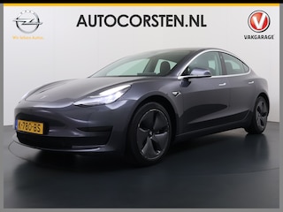 Tesla Model 3 SR+ 325PK LFP-Accu Trekhaak AutoPilot Leer Pano-Dak Adaptive Cruise Lmv 18" Camera's Elektr.-Stuur+Stoelen+Spiegels+Geheugen+Easy-Entry+Verwarmde stoelen Park assistent Pdc WIFI Ecc Lane-Assist Speed-Assist SOH 87% Ecc Navi Led DAB Voorverwarmen interieur via App Keyless One-Pedal-Drive 1.000KG Trekgewicht 1e Eigenaar Origineel Nederlandse Auto Fabrieksgarantie op Accu en Motor tot 10-12-2028/160.000km LFP accu dus 100% opladen !