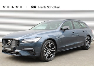 Volvo V90 T8 Automaat Plug-in hybrid AWD Ultra Dark | Luchtvering | Bowers & Wilkins Audiosysteem | Lichtmetalen Velgen 20"| Kunstlederen Interieurdelen |  Rondomzicht Camera | Elektrisch Glazen Panorama-Dak | Head-up Display | Electronic Climate Controle | Massagefunctie Voorstoelen | VerwarmdeGeventileerde Voorstoelen | Stuurwiel Verwarmend | Achterbank Verwarmd | Google Navigatiesysteem Full Map |Gelaagde Zijruiten | Semi Elektrische Trekhaak