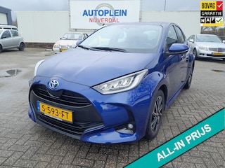 Toyota Yaris 1.5 Hybrid Dynamic keurig nette nauwelijks gebruikte in Nederland nieuw geleverde Yaris van eerste eigenaar!