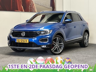 Volkswagen T-Roc 1.5 TSI SPORT AUTOMAAT NAVIGATIE ADAPTIVE CRUISE CONTROL APPLE CARPLAY/ANDROID RIJSTROOKSENSOREN ACHTERUITRIJCAMERA NIEUWE ALL SEASONS BANDEN AFN. TREKHAAK ZEER MOOI !! Brgl
