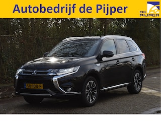Mitsubishi Outlander 2.0 PHEV Premium 203PK 4WD | NL-Auto | Camera | Trekhaak | Carplay | Standkachel | Keyless | Stoel- & stuurverwarming | Allweathers | LED / Xenon