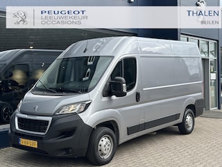 Peugeot Boxer 2.2 BlueHDi 140 PK L2H2 | 1e Eigenaarsauto met slechts 16.600 KM | 3-Zits | Trekhaak 2500 KG | Zakelijk BPM Vrij | Camera | Parkeersensoren | Airco | Laadruimte Betimmering | Cruise Control | Apple Carplay & Android Auto |