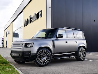 Land Rover Defender 110 2.0 P300e 110 X-Dynamic HSE l Matt Wrap l Schuif-/kantel Panorama dak l Black Pack l Treeplanken l Spoiler l Wheelcover l 20 Inch l