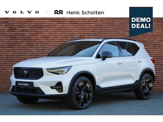 Volvo XC40 B4 Mild Hybrid Plus Black Edition | Panoramisch Schuif-/Kanteldak | Connect Mictrotech/Nubuck Bekleding | Visual Park Assist incl. 360 Graden Camera | Harman/Kardon Premium Geluidssysteem | Elektrisch Verstelbare Stoelen | Stuurverwarming | Stoelverwarming | Getint Glas Achter | Adaptieve Cruise Control | Pilot Assist | Keyless Entry | Elektrische Achterklep