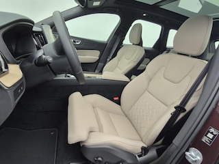 Volvo XC60 2.0 T6 Phev AWD Ultra Bright MY 2026 -  20” Wielen - Panoramadak - Lighting –Head up - Harman Kardon Audio - 360 Camera - Alarm - Climate - Licht Interieur – 2250 KG Trekgewicht - Power seats met memory -  Full led koplampen – Donkere hemel