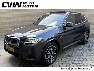 BMW X3 xDrive30e 292pk LCI | M-sport | Panoramadak | Lederen bekleding | Full-LED | Sportstoelen | Stoelverwarming | 19 inch M-velgen | Camera | Navigatie | Apple CarPlay / Android Auto | DAB | Elektrische achterklep | Volledig dealeronderhouden