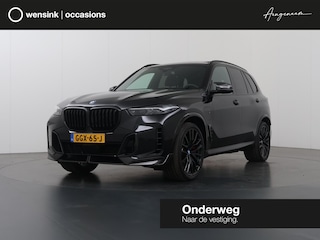 BMW X5 xDrive50e | M-Pakket Pro | Iconic Glow | Carbon in en exterieurpakket | Alcantara Hemel | Travel Pakket | Innovation Pack | Comfort-Pakket Plus | Comfort stoelen | Stoelverwarming/Koeling | SoftClose | 22" Lichtmetalen Jet Black | Fabrieksgarantie tot 08-2027 |