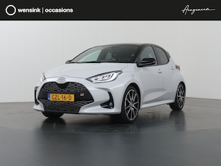 Toyota Yaris 1.5 Hybrid 130 GR SPORT | Navigatie | Sportstoelen | Digitaal Dashboard | Apple CarPlay/Android Auto | Camera | DAB | Stoelverwarming | Panoramadak | Adaptieve Cruise Control | Stuurverwarming |