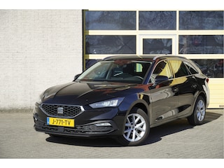 Seat Leon Sportstourer 1.5 TSI Style Launch Edition BJ2020 Lmv 16" | Led V+A | Pdc | Elek. trekhaak | Achteruitrijcamera | App-Connect | Navi | Virtual cockpit | Climate control | Cruise control | Extra getint glas