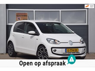 Volkswagen Up 1.0 high up! STOELVERWARMING/LICHTMETALEN VELGEN 16"/NAVIGATIE
