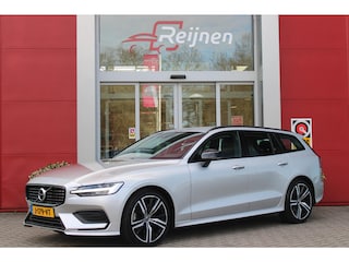 Volvo V60 2.0 B3 177PK Momentum Advantage Sport Pack |Lederen bekleding kleur zwart | Stoelverwarming | Stuurverwarming | Achteruitrijcamera | Parkeersensoren V+A | Zwarte R-Design Grill | LED 19" 5-Triple Matt Black / Diamond Cut (R-design) Velgen | Exterior Styling set met dorpelverbreders en deflectors voor en achter | Diffuser met dubbele geïntegreerde uitlaat eindpijpen |