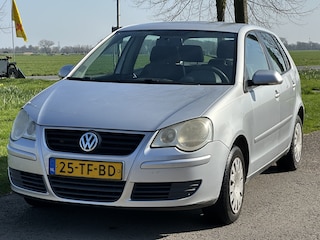 Volkswagen Polo 1.4-16V Optive Automaat * 5 drs