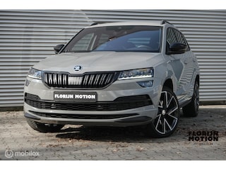 Skoda Karoq 1.5 TSI ACT Sportline Business | LED | Trekhaak | Camera | 19 Inch | Sfeerverlichting | Stoel en stuurwielverw.