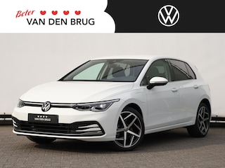 Volkswagen Golf 1.4 eHybrid Style 204pk DSG | LED | Cruise Control | Stoel/Stuurverwarming | Trekhaak | Camera | Climate control | Winterpakket |