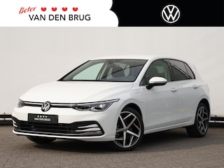 Volkswagen Golf 1.4 eHybrid Style 204pk DSG | LED | Cruise Control | Stoel/Stuurverwarming | Trekhaak | Camera | Climate control | Winterpakket |