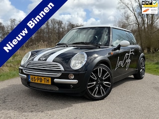 Mini Cooper 1.6 Pepper Airco 17" Velgen BT/USB/AUX Nieuwe APK