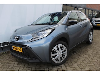 Toyota Aygo 1.0 VVT-i MT Play Stoelverwarming l Achteruitrijcamera l Start-stop knop l Apple carplay/ Android auto