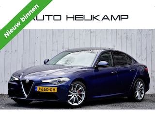 Alfa Romeo Giulia 2.0T Super | Pano-dak | Camera | Adaptieve Cruise |