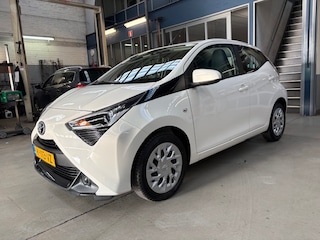 Toyota Aygo 1.0 VVT-i 72pk 5D x-play | Apple carplay / Android auto | Camera | Airco | All season banden | NAP | Rijklaar prijs!