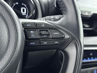 Toyota Yaris Cross 1.5 Hybrid Dynamic | Trekhaak | Dodehoek detectie | Stoel-/stuurverwarming | Navigatie | Apple Carplay / Android Auto | 17 inch