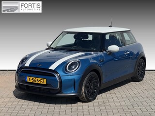 Mini Cooper 1.5 Camden Edition NL-AUTO | LAGE KM STAND | NAVI | 1/2 LEDER