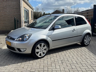 Ford Fiesta 1.3 Futura | 3drs | airco |trekhaak| facelift | lange apk | top onderhouden