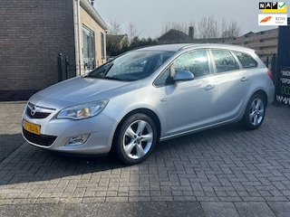 Opel Astra Sports Tourer 1.4 Edition keurige auto met onderhoudboekjes aanwezig oa airco, clima, cruise, trekhaak