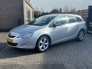 Opel Astra Sports Tourer 1.4 Edition keurige auto met onderhoudboekjes aanwezig oa airco, clima, cruise, trekhaak