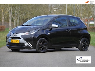 Toyota Aygo 1.0 VVT-i x-nav / Sportvelgen / Achteruitrijcamera / Airco / Multimedia / Elektrische ramen / enz.
