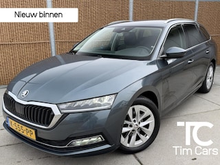Skoda Octavia Combi 1.0 TSI Style Stoelverwarming | Trekhaak uitklapbaar | LED verlichting | Cruise & climate control | Apple CarPlay | Navigatiesysteem | Parkeersensoren voor en achter