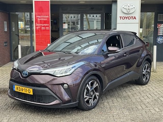 Toyota C-HR 1.8 HYBRID DYNAMIC APPLE/ANDROID STOELVERWARMING AD-CRUISE KEYLESS CAMERA PARK-SENSOREN LM-VELGEN