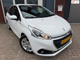 Peugeot 208 1.2 PureTech Signature / Navi / PDC / DAB / NAP