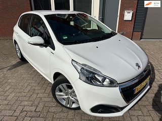 Peugeot 208 1.2 PureTech Signature / Navi / PDC / DAB / NAP